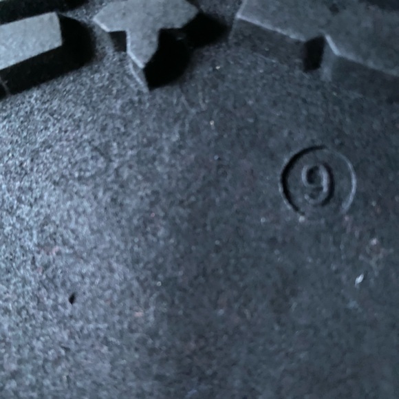 SPONGEBOB SQUAREPANTS Women’s Black and Yellow Paint Splatter Boots Size 9 - Picture 10 of 11